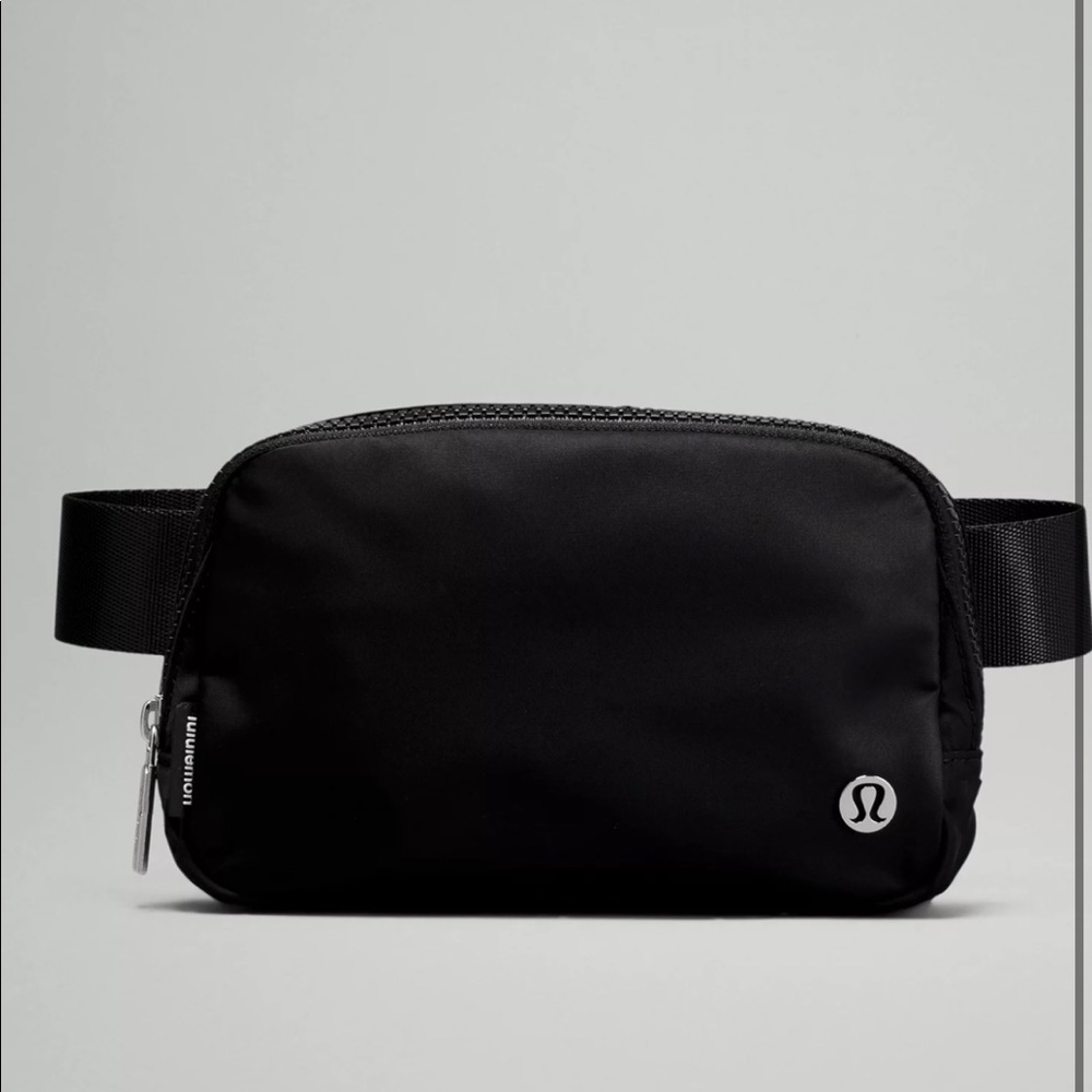 🖤SOLD 🖤 NWT Lululemon Black Everywhere Belt Bag 🖤